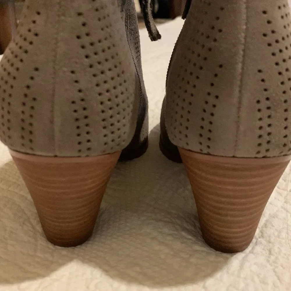 Violet & Red ankle booties. 8 - Picture 5 of 13